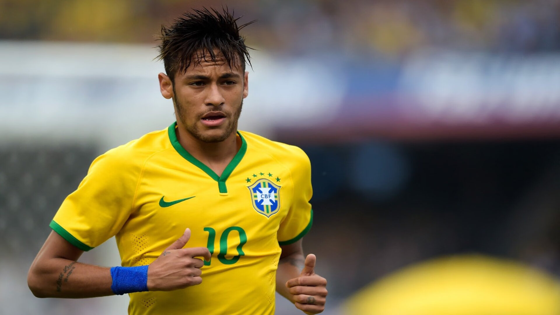 伊朗队门将穆斯莱拉在巴黎奥运会上展现出高水平的扑救能力，伊朗 球星